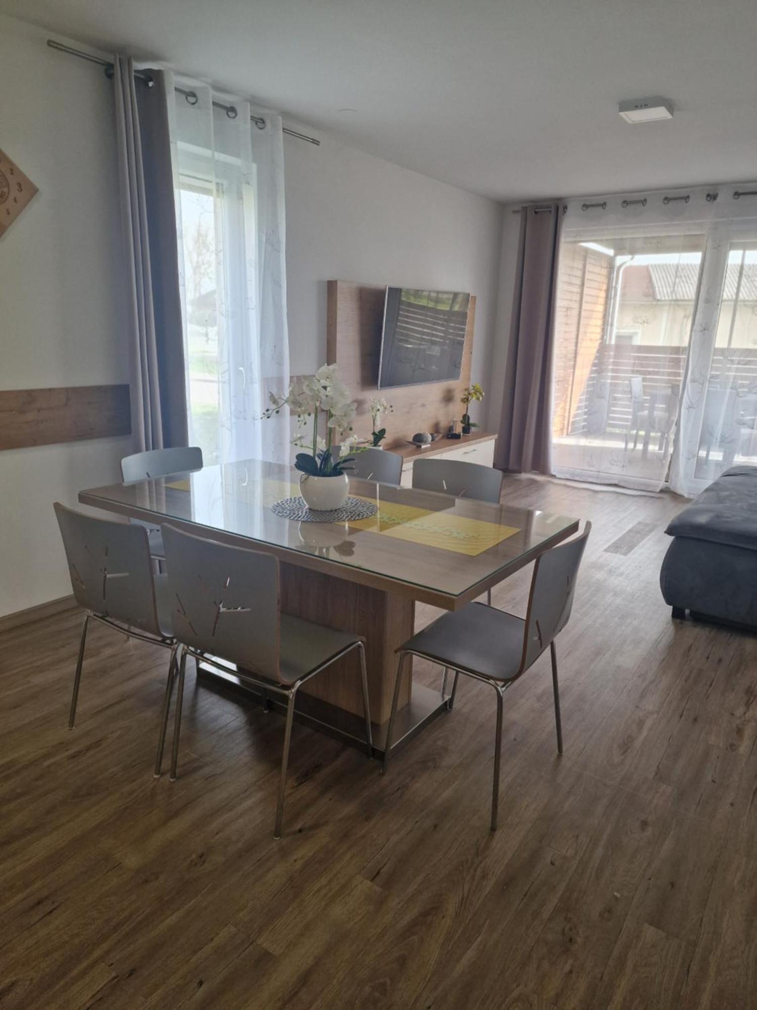 Family Apartment Moravske Toplice Bagian luar foto